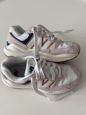 New Balance Sneakers  57/40